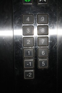 0758 Elevator apartment