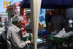 0818 Odagiri buying vegetables