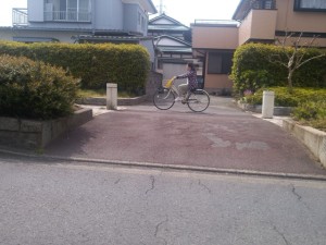 0904 Cyclist in neighborhood