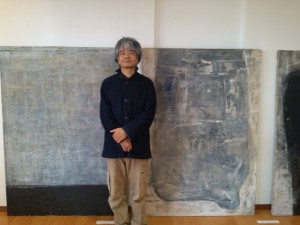 0993 Artist with 2 paintings